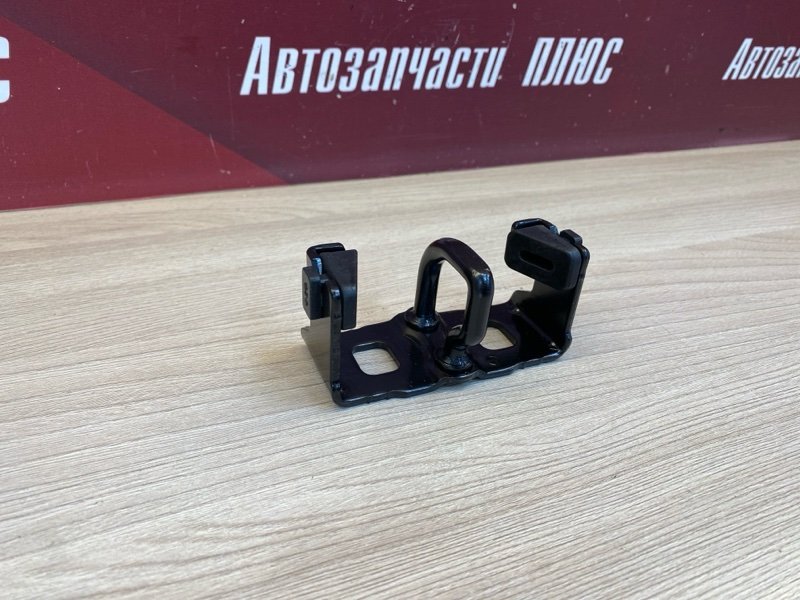 Петля замка багажника - фото 3