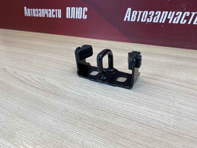 Петля замка багажника - фото 4