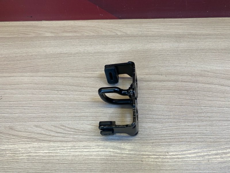 Петля замка багажника - фото 6