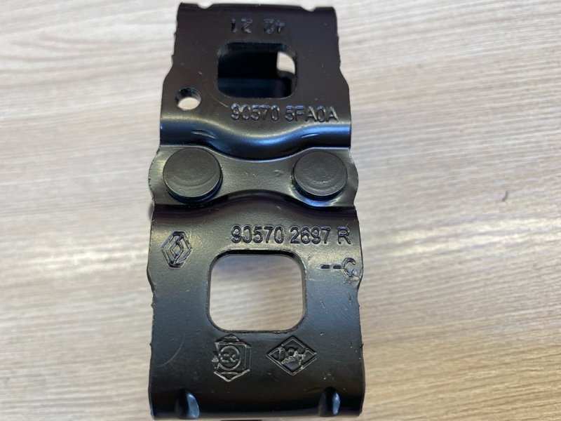 Петля замка багажника - фото 7