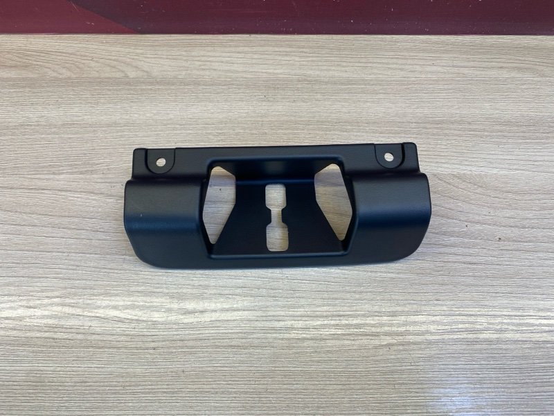 Накладка замка багажника - фото 2