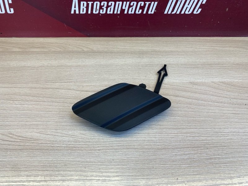 Заглушка буксировочного крюка - фото 1