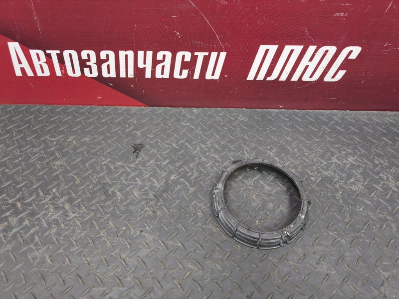 Крышка бензонасоса - фото 1