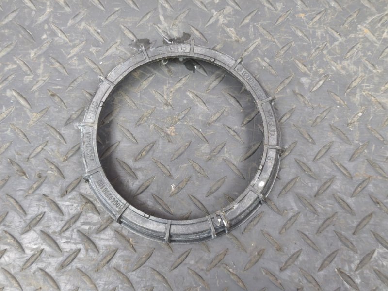 Крышка бензонасоса - фото 3