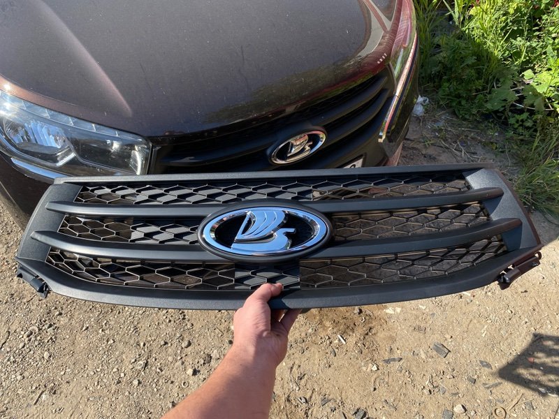 Решетка радиатора - фото 1