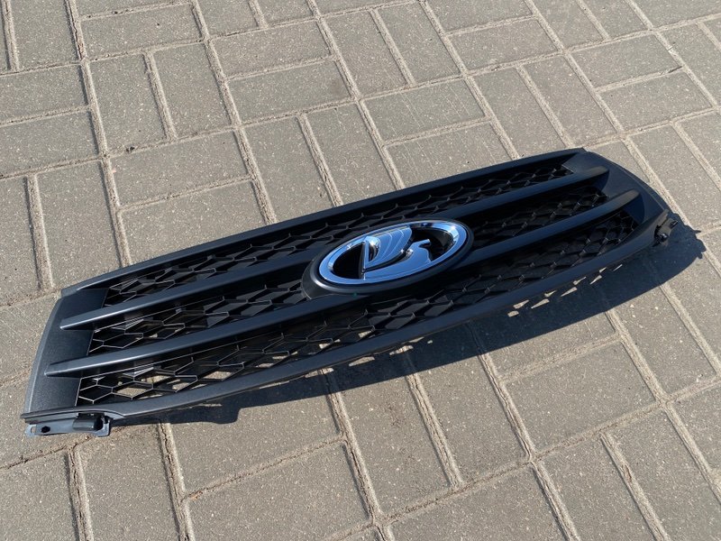 Решетка радиатора - фото 1