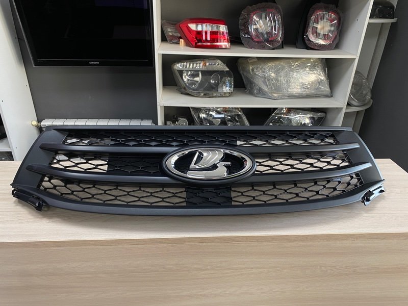 Решетка радиатора - фото 1