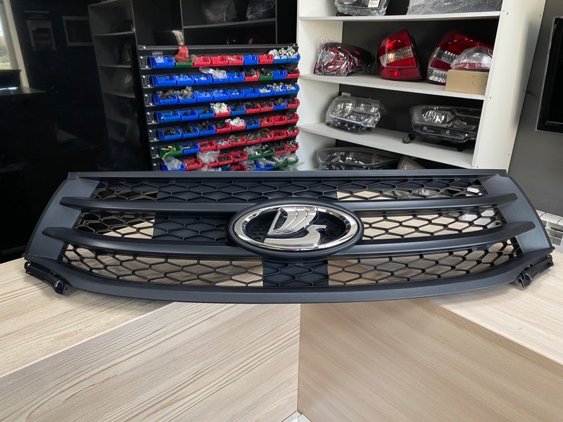 Решетка радиатора - фото 1