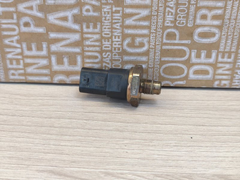 Датчик давления топлива - фото 1