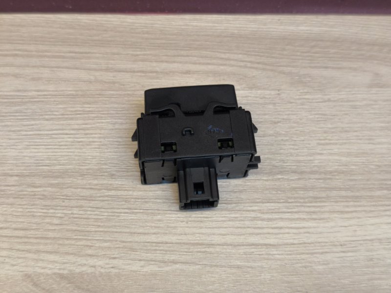 Кнопка блокировки стеклоподъемников - фото 6