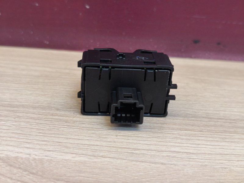 Кнопка блокировки стеклоподъемников - фото 7