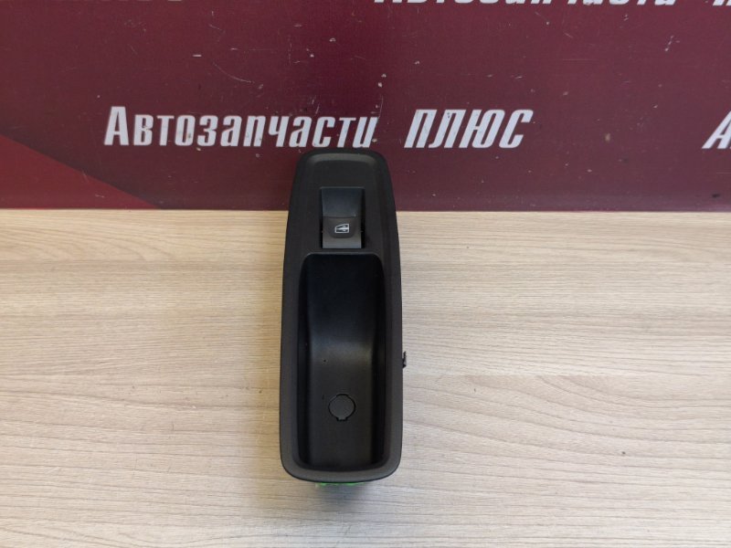 Кнопка стеклоподъемника - фото 1