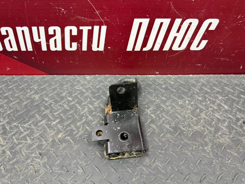 Крюк буксировочный - фото 3