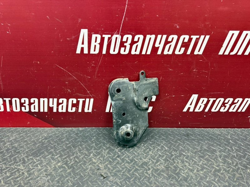 Кронштейн подрамника - фото 1