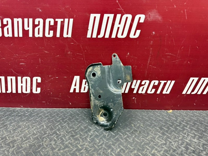 Кронштейн подрамника - фото 1