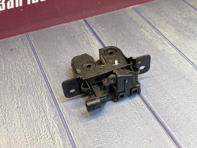 Замок крышки багажника - фото 9