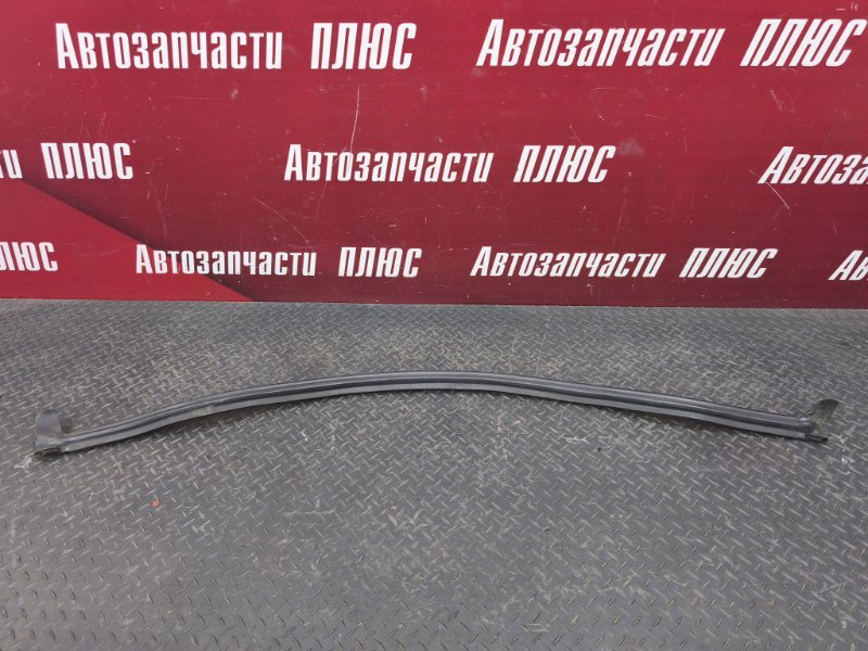Уплотнительная резинка капота - фото 1