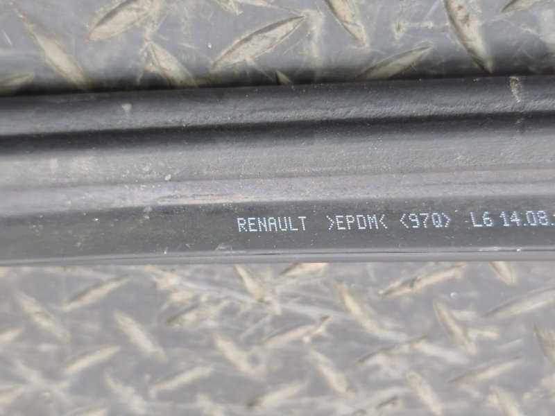 Уплотнительная резинка капота - фото 10