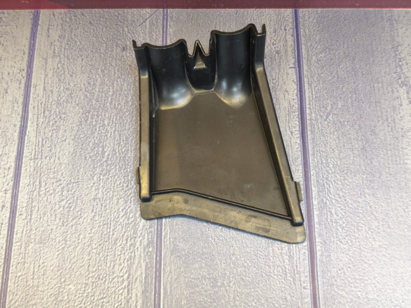 Крышка блока предохранителей - фото 6