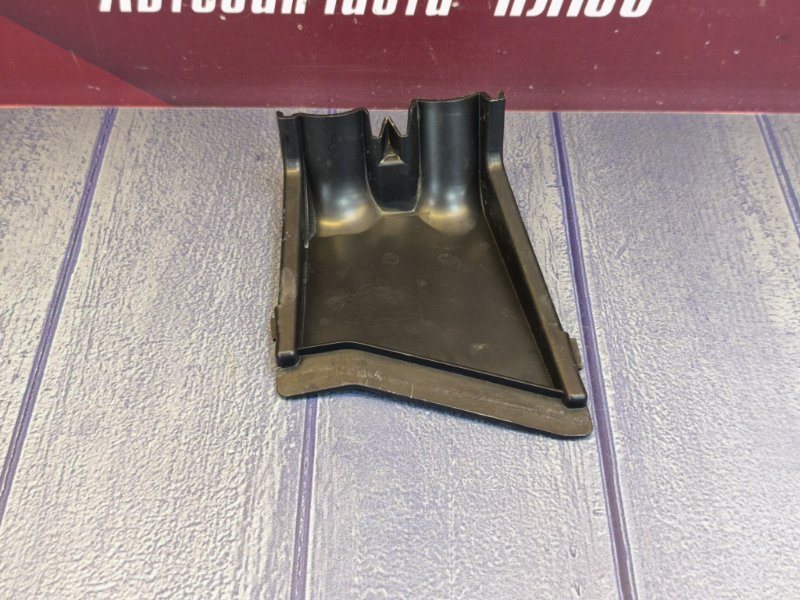 Крышка блока предохранителей - фото 7