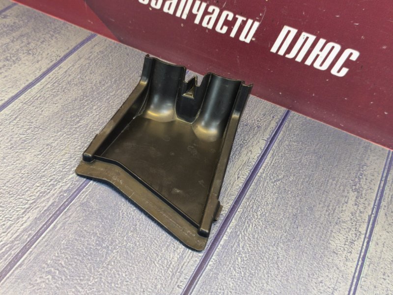 Крышка блока предохранителей - фото 8