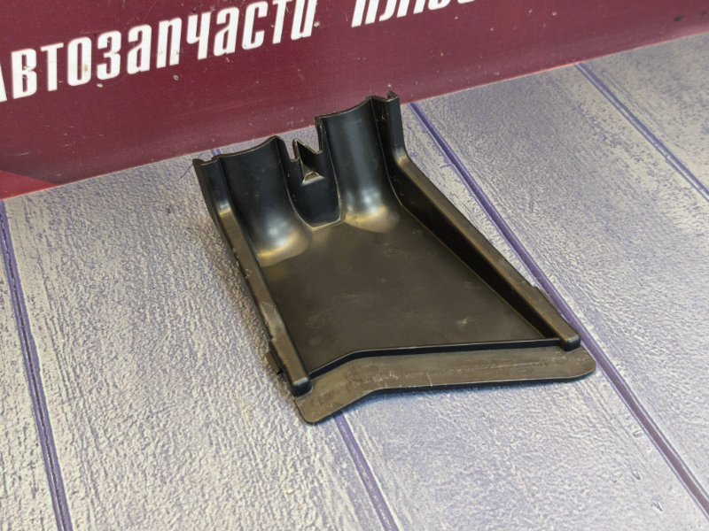 Крышка блока предохранителей - фото 9