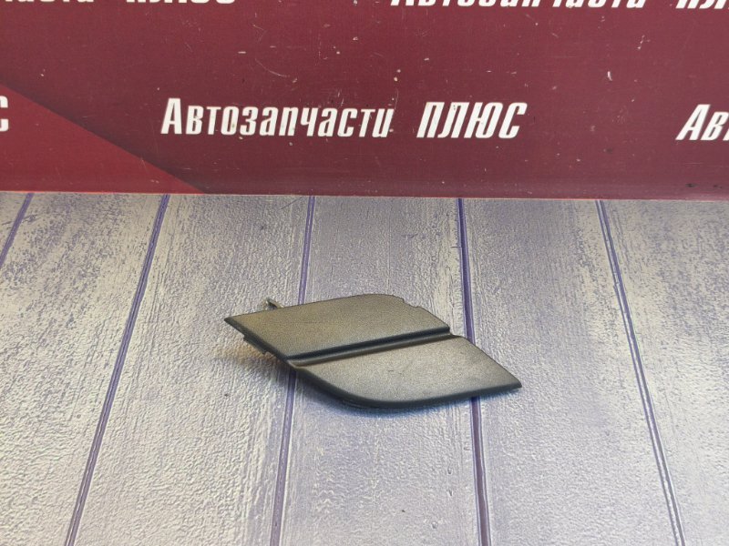 Заглушка буксировочного крюка - фото 1