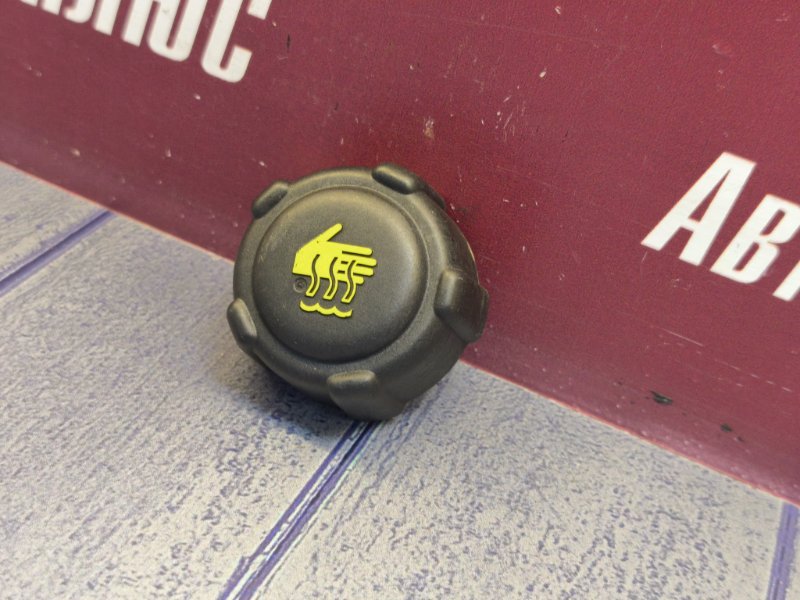 Крышка расширительного бачка - фото 3