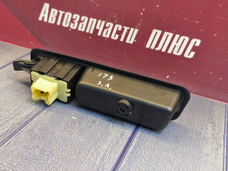 Кнопка стеклоподъемника - фото 8