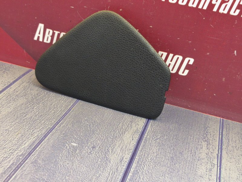 Крышка блока предохранителей - фото 3