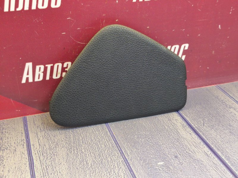 Крышка блока предохранителей - фото 4