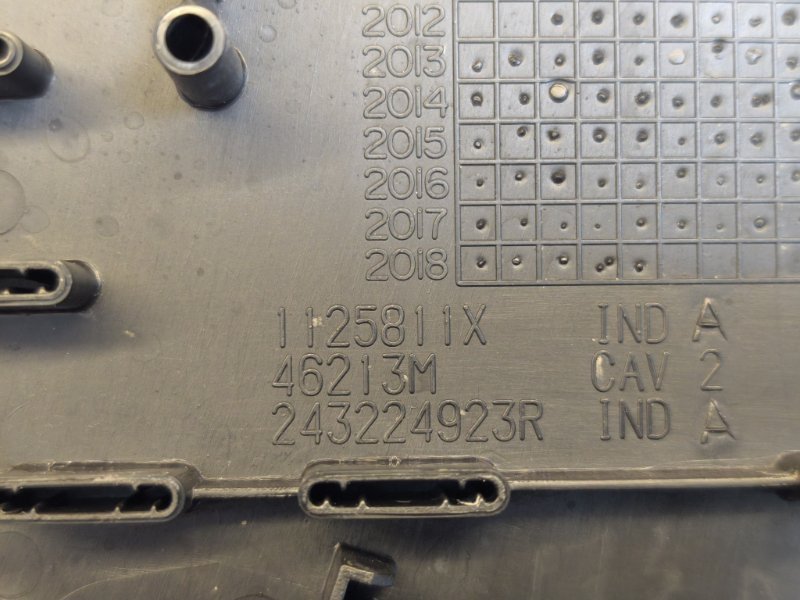 Крышка блока предохранителей - фото 9