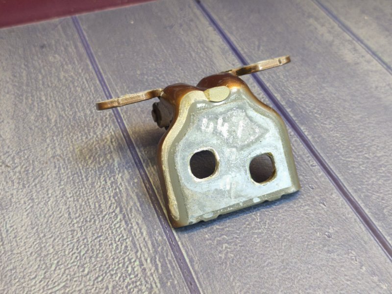 Петля     двери - фото 10