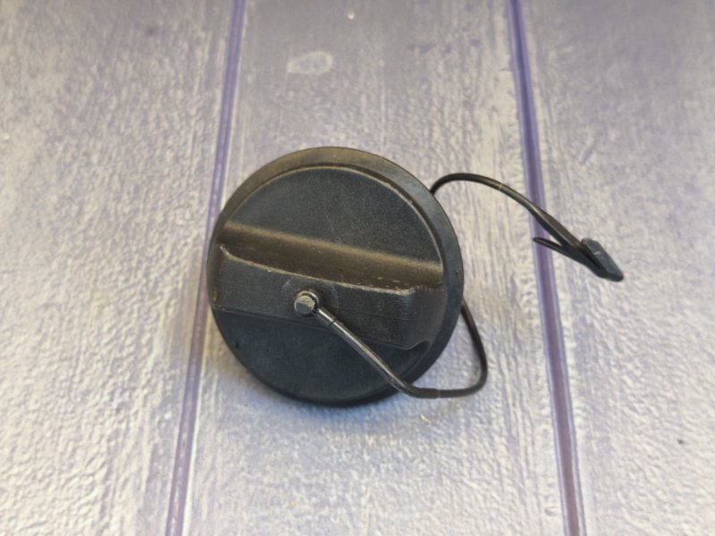 Крышка топливного бака - фото 2