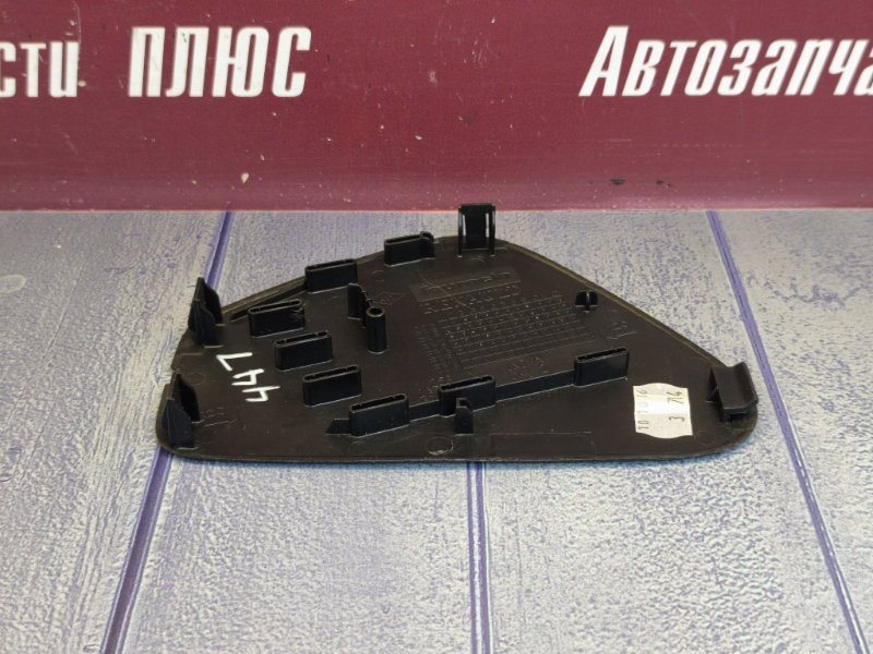 Крышка блока предохранителей - фото 8
