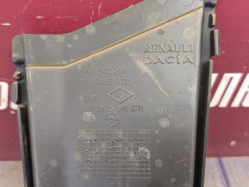 Крышка блока предохранителей - фото 8