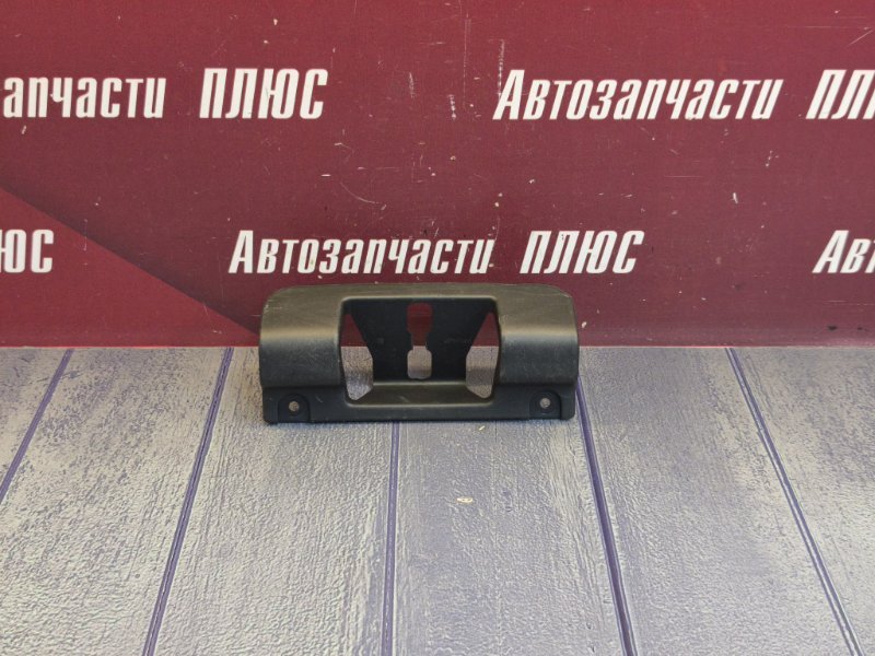 Накладка замка багажника - фото 1