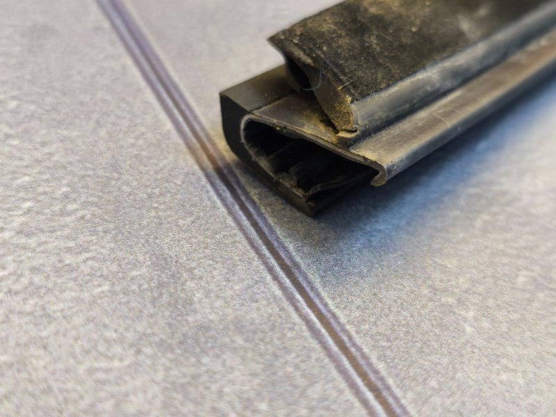 Уплотнитель стекла двери внешний - фото 10