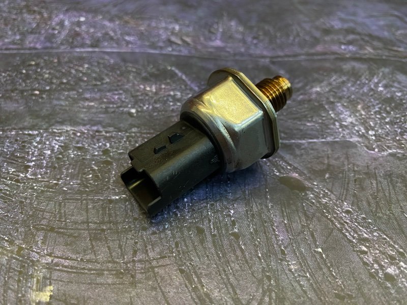 Датчик давления топлива - фото 1