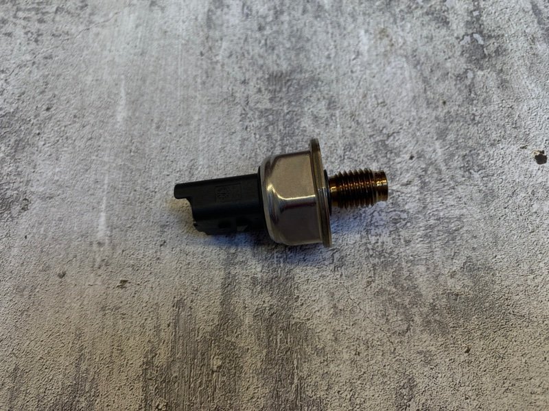 Датчик давления топлива - фото 1