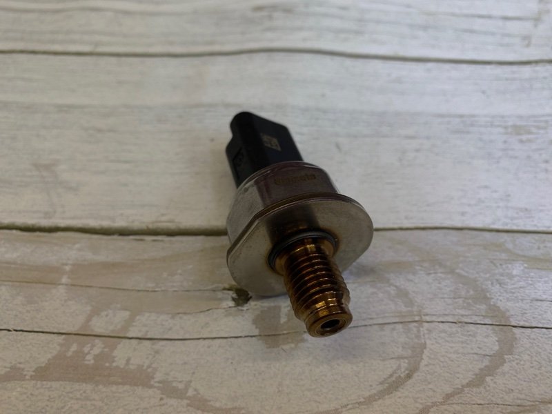 Датчик давления топлива - фото 1