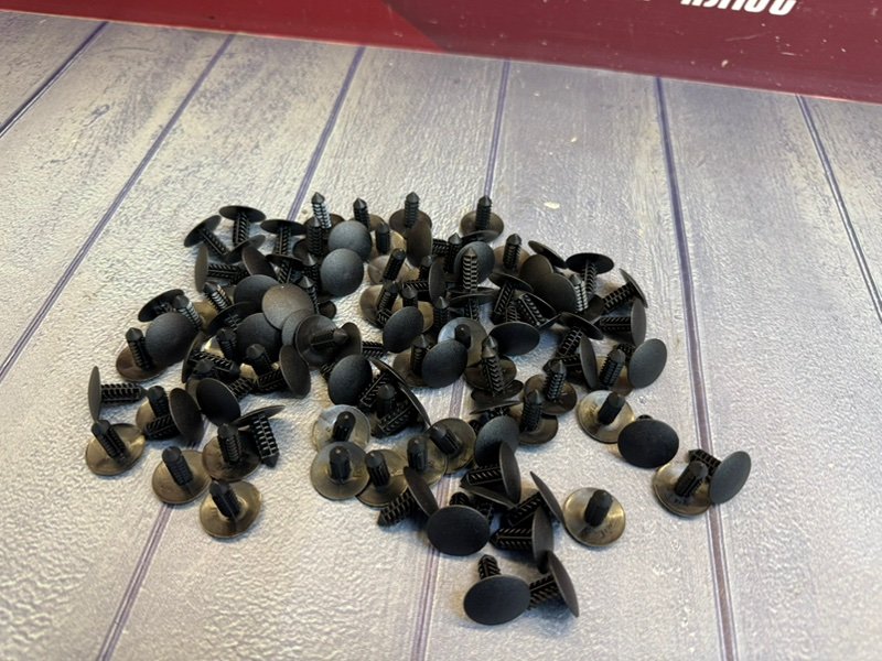 Пистон крепления обшивки пола - фото 3