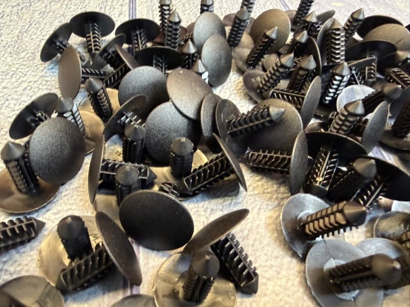 Пистон крепления обшивки пола - фото 5