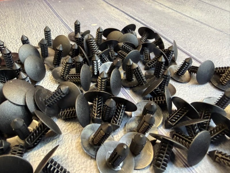 Пистон крепления обшивки пола - фото 6